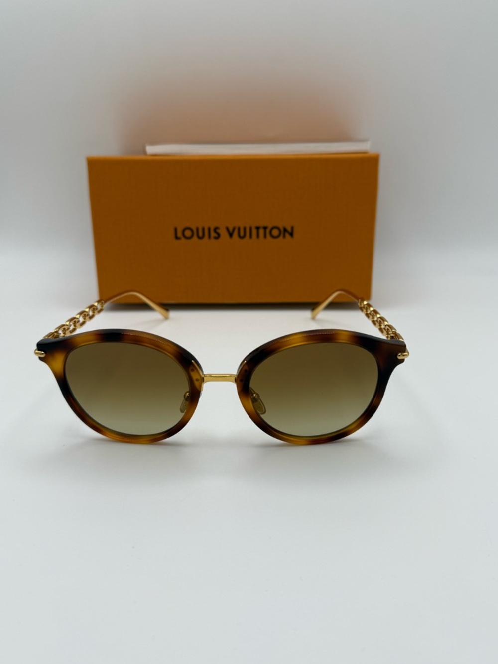 Louis Vuitton My LV Chain Two Round Sunglasses - Picture 4 of 17
